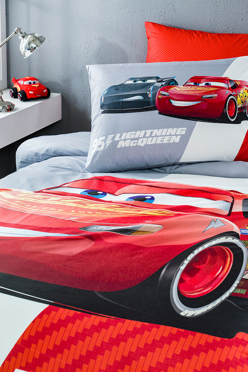 ÖZDILEK CARS PISTON CUP  Disney Parure de lit renforcé enfant 1 personne ÖZDILEK CARS PISTON CUP Tek kişilik Disney lisanslı çocuk ranforce nevresim takımı  ÖZDILEK CARS PISTON CUP Disney Kinderbettwäschegarnitur 1 Person  